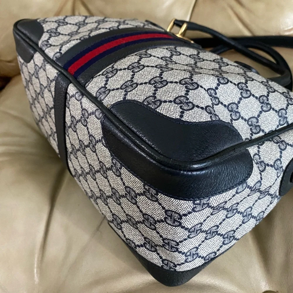 Stunning Vintage Gucci Unisex Messenger Bag Satchel GG Stripe Sherry